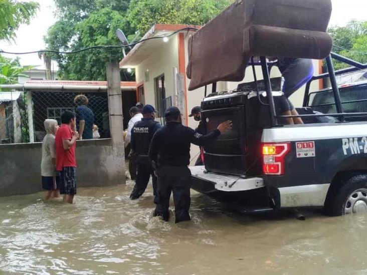 Por desbordamiento del río Cazones decenas de familias son evacuadas