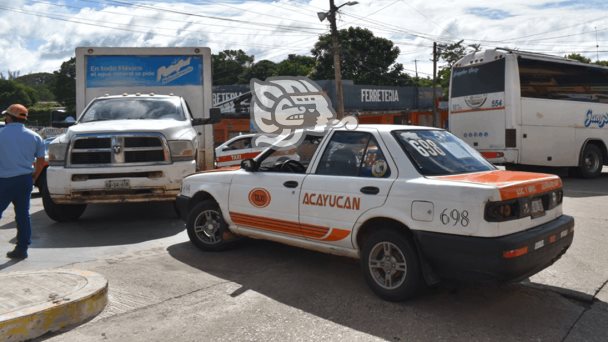 Choque Entre Taxi Y Cami N Refresquero En Acayucan