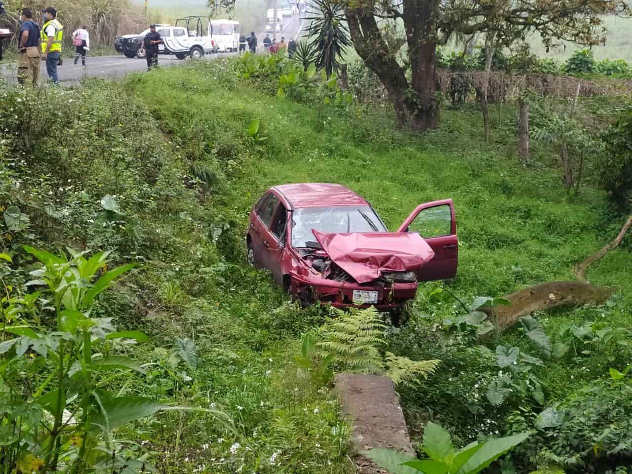 Choque en carretera Fortín Huatusco deja dos personas heridas