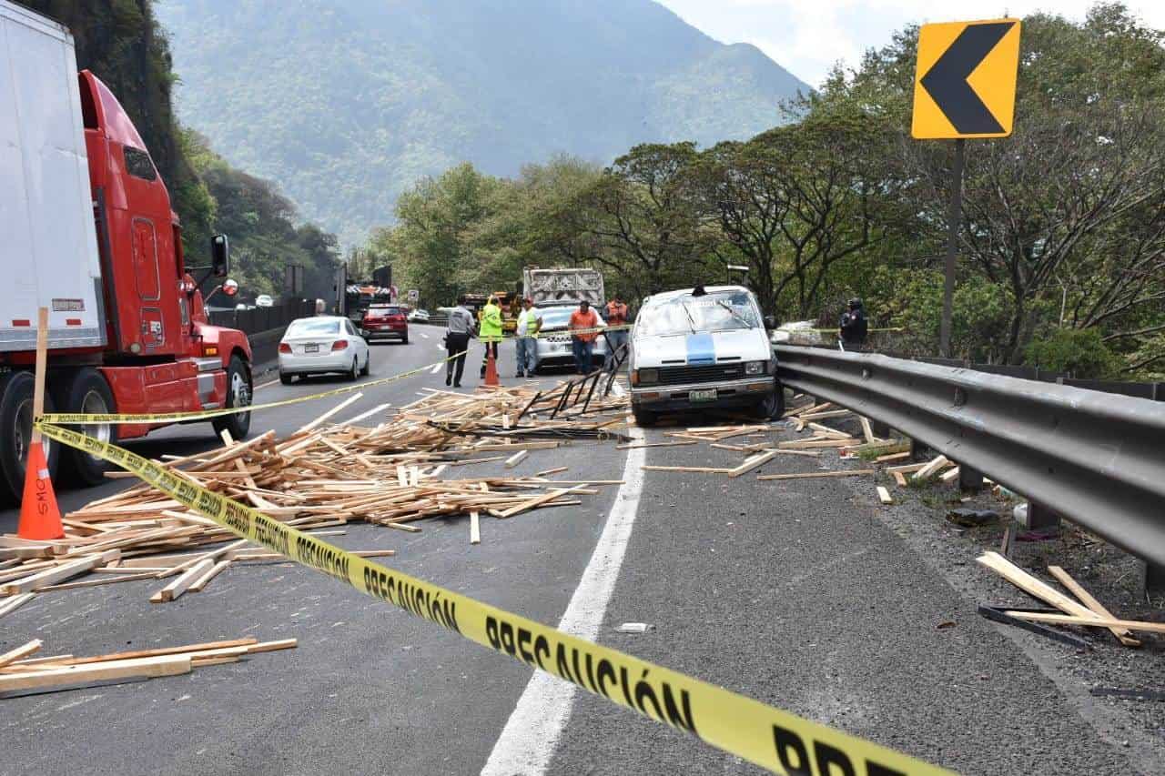 Volcadura De Camioneta En Nogales Deja Un Muerto