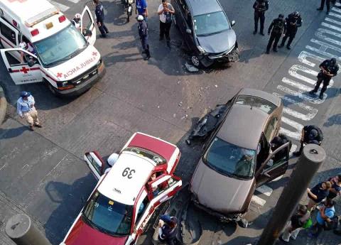 Deja tres lesionados carambola en centro de Córdoba