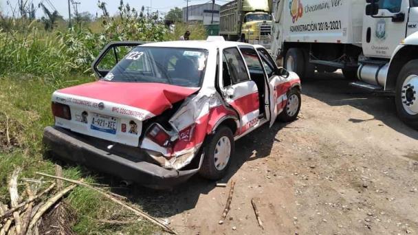 Choque entre taxi y camión cañero deja dos lesionados en Fortín