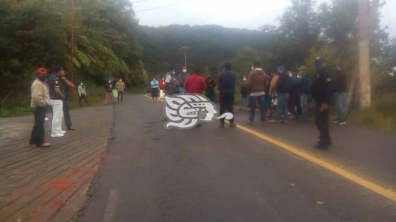 Padres De Familia Bloquean Carretera Orizaba Zongolica Exigen A Sev