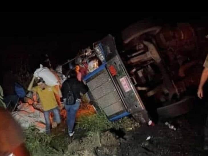 Vuelca Tr Iler Cargado Con Az Car En La Matamoros Puerto Ju Rez