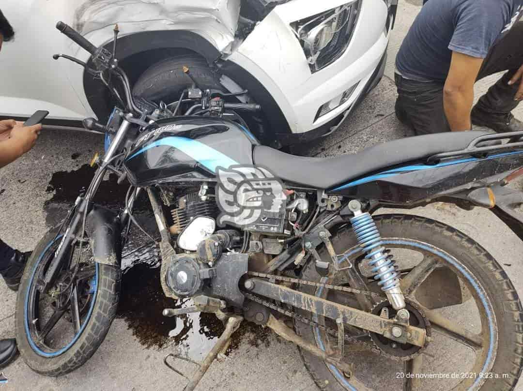 Motociclista Resulta Herido Tras Chocar Contra Una Camioneta En Coatepec