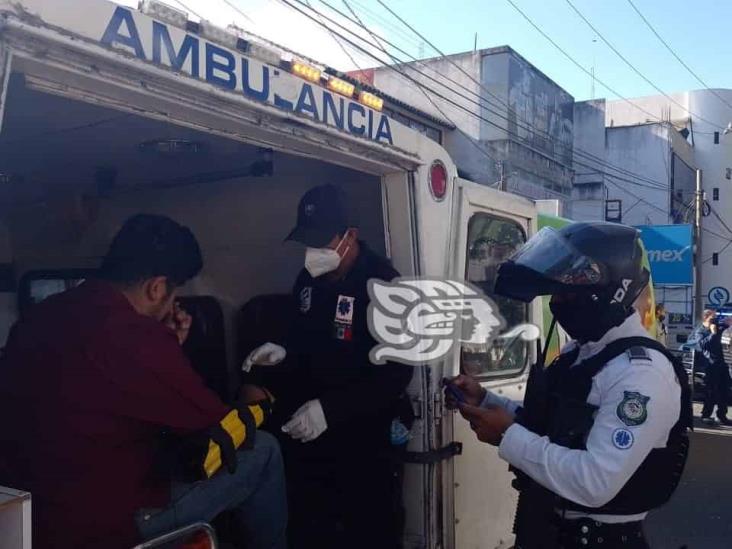 Choque por alcance entre tres vehículos deja dos lesionados en Xalapa