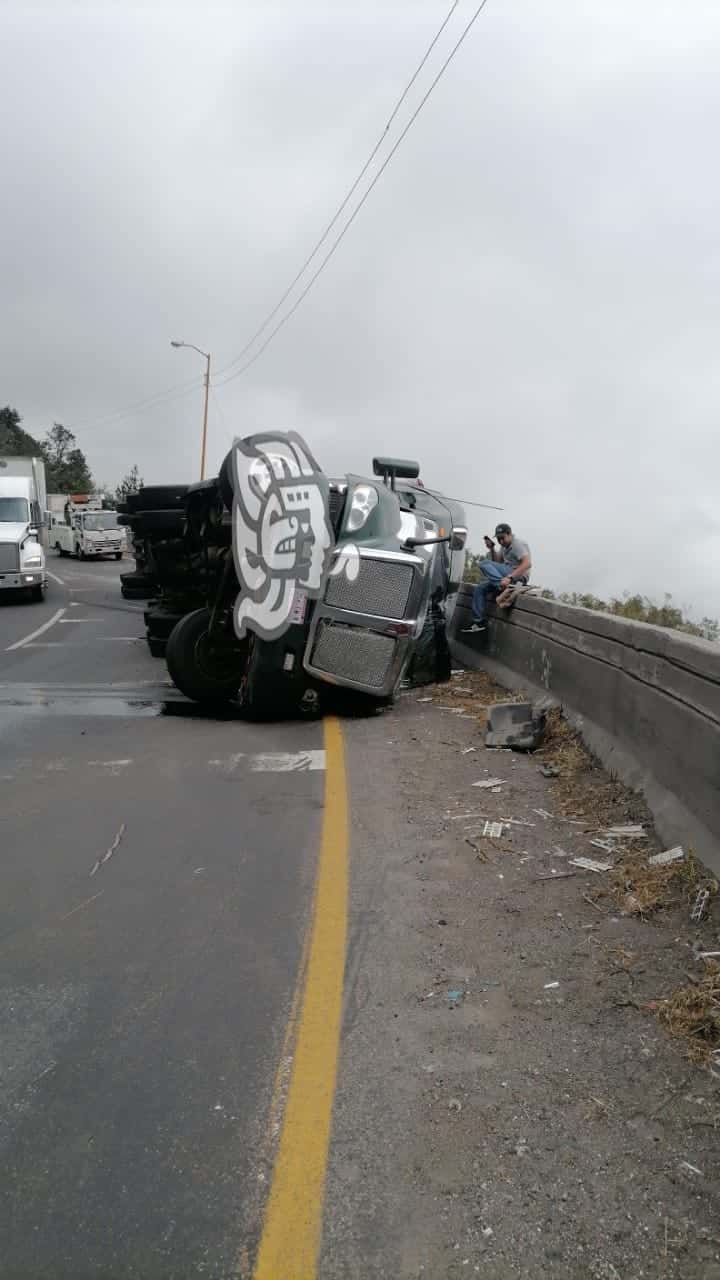 Volcadura En Cumbres De Maltrata Cierran Circulaci N