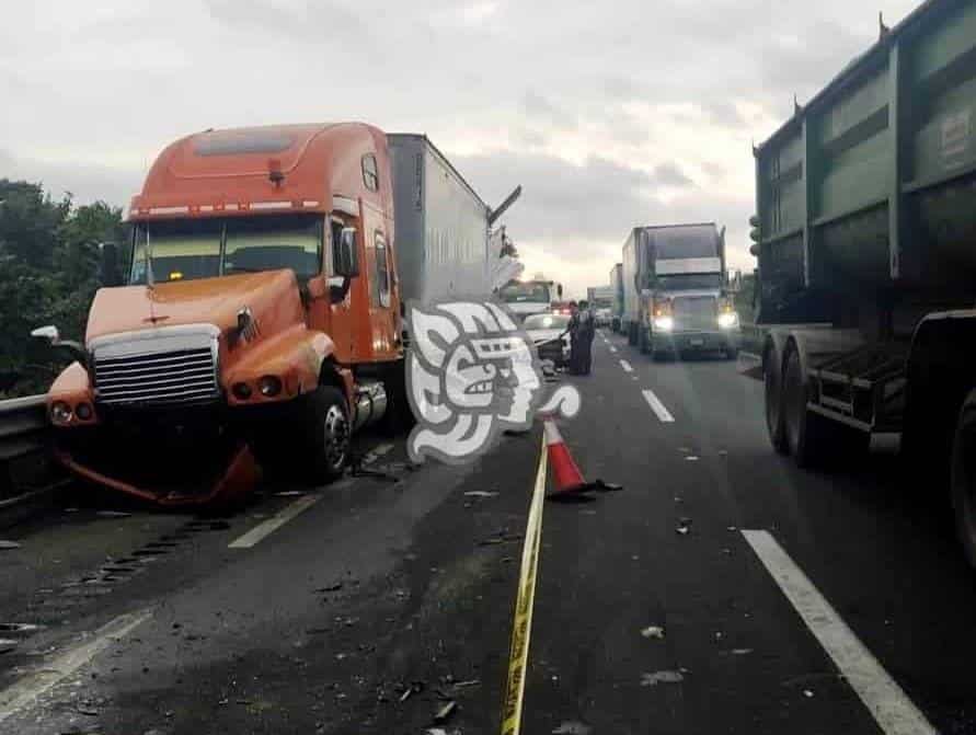 Choque E Incendio En Autopista Trailero Muere Arrollado