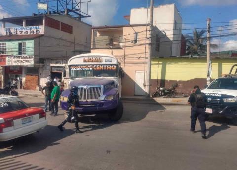 Cami N Sufre Aparente Falla Mec Nica Y Choca Con Barda En La Colonia La