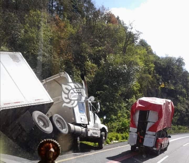 Volcadura De Tr Iler Dej Cierre Parcial En La Autopista Puebla Orizaba