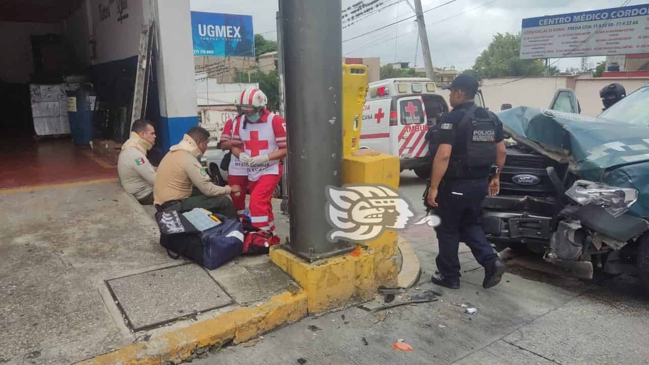 Choca patrulla de Fuerza Civil en Córdoba tres heridos Video