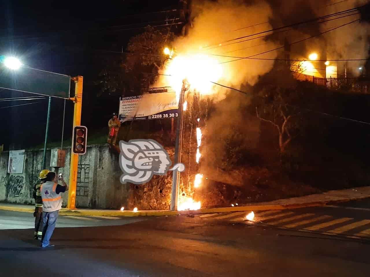 Tlacuache Provoca Corto E Incendio En Poste De Cfe En Avenida R Bsamen