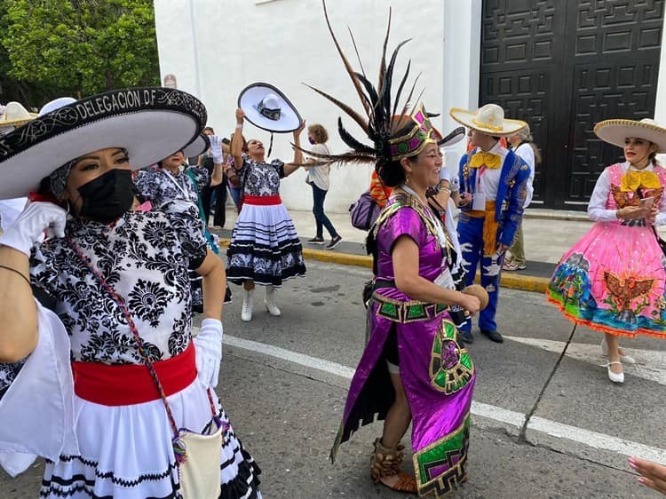 Realizan Desfile De Trajes T Picos De M Xico En El Centro De Veracruz