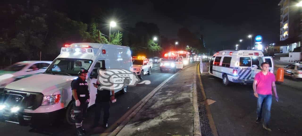 Choque De Taxi Contra Cami N Deja Heridos En L Zaro C Rdenas De Xalapa