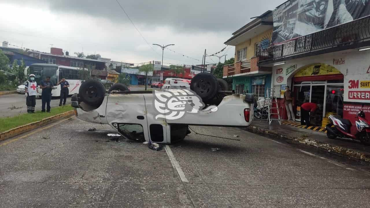 Se Registra Aparatosa Volcadura Sobre Bulevar De C Rdoba Video