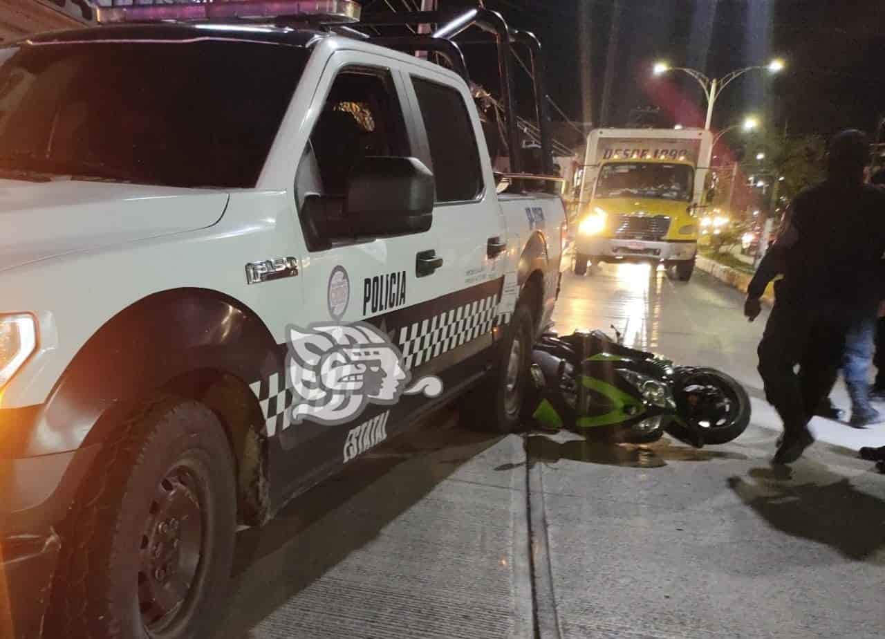 Motociclista Pierde El Control Y Se Impacta Contra Patrulla En Calles