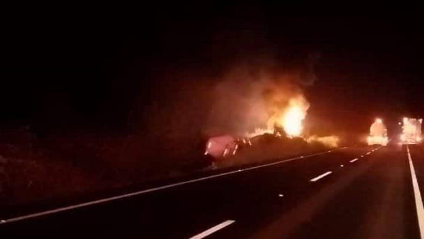 Se incendia tractocamión en la autopista La Tinaja Cosamaloapan