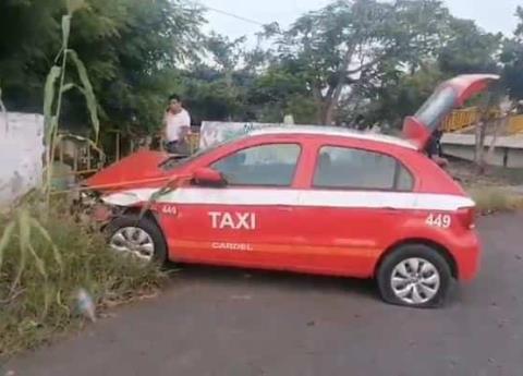 Fuerte Accidente Por Choque Entre Una Camioneta Y Un Taxi En Puente