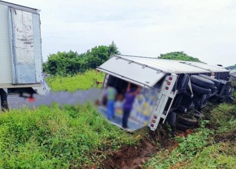 Volcadura En Autopista La Tinaja Cosoleacaque Cierran Autopista