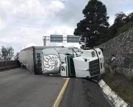 Vuelca Tr Iler En Las Cumbres De Maltrata