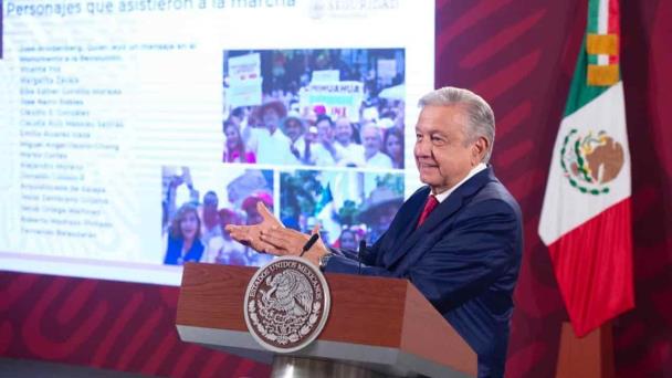 Marcha A Favor Del Ine Striptease Pol Tico Amlo