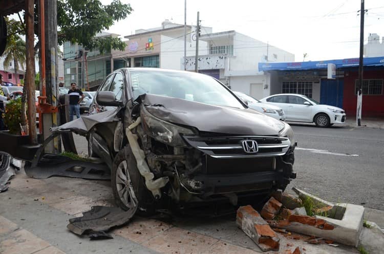 Ebrio Sujeto Impacta Contra Camioneta En Veracruz