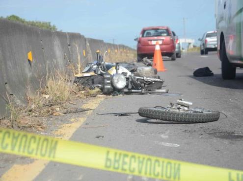 Tráiler arrolla a motociclista en Boca del Río Paso del Toro