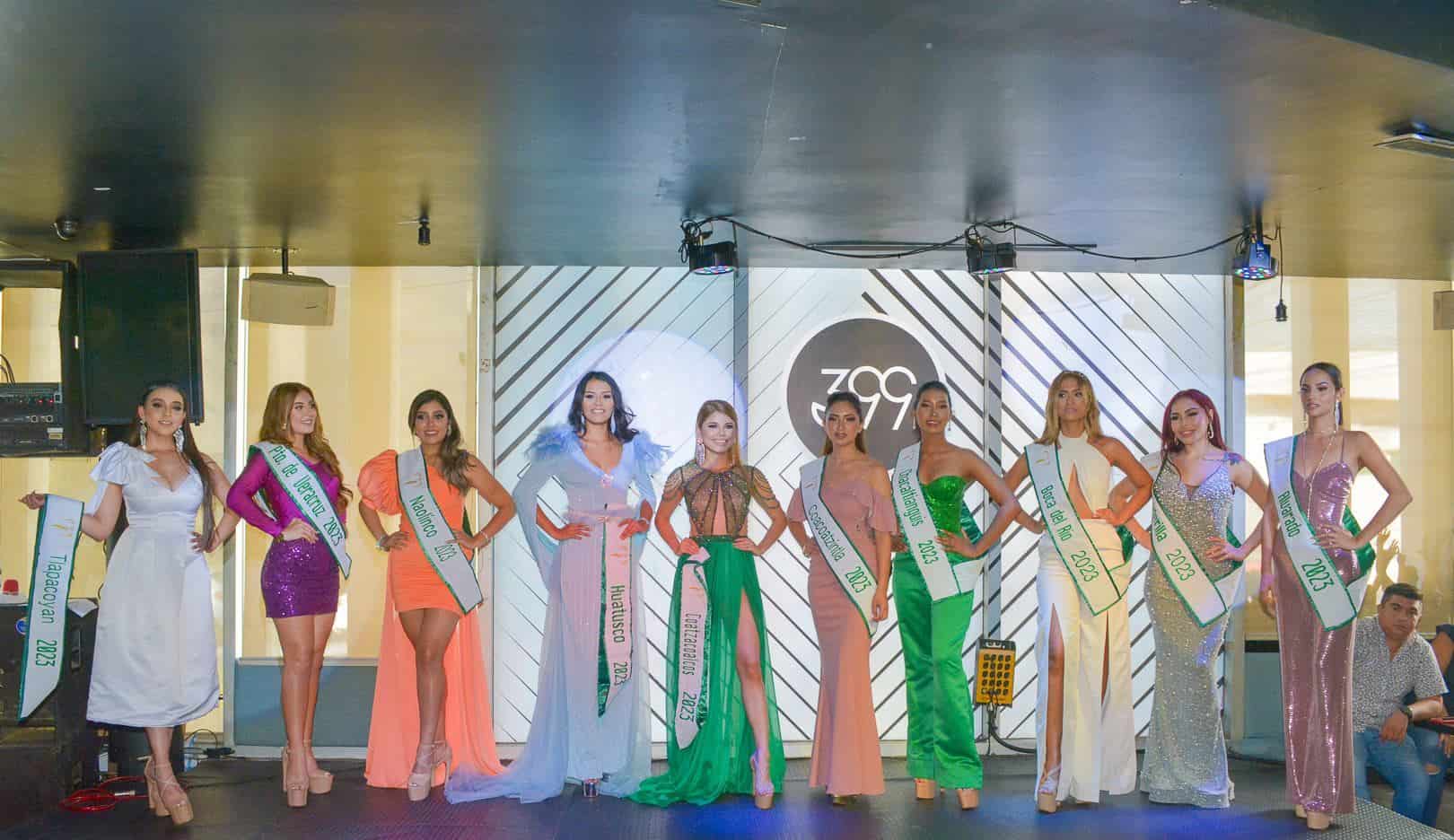 Realizan imposición de bandas a participantes de Miss Earth Veracruz