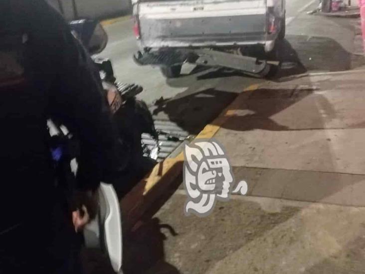 Patrulla de la Policía municipal de Xalapa choca contra camioneta al