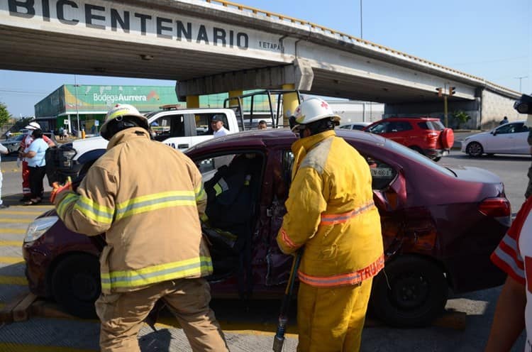 Mujer Queda Prensada En Su Auto Tras Accidente En El Puente