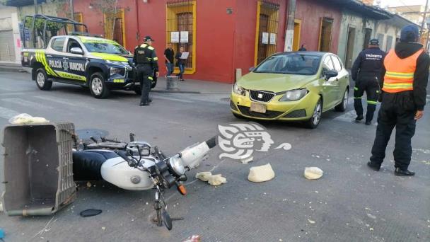 Auto Embiste A Motociclista En Colonia Centro De C Rdoba