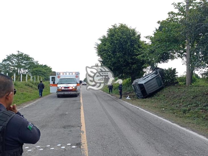 Reportan volcadura en carretera Martínez San Rafael