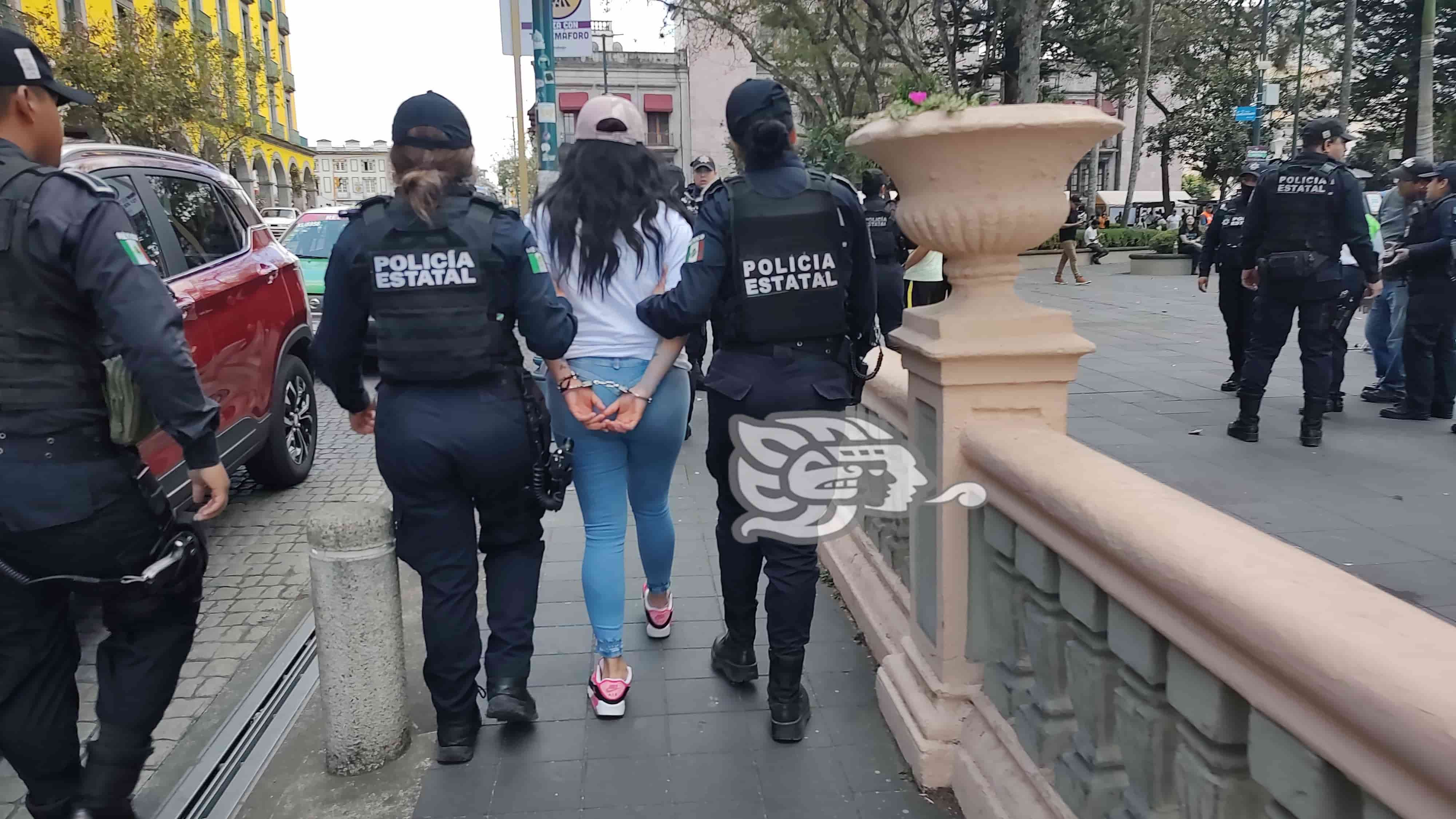 Jovencita detenida en el parque Benito Juárez de Xalapa