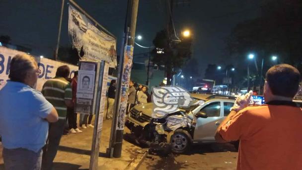 Camioneta Choca Contra Poste En Xalapa Hay 2 Lesionados