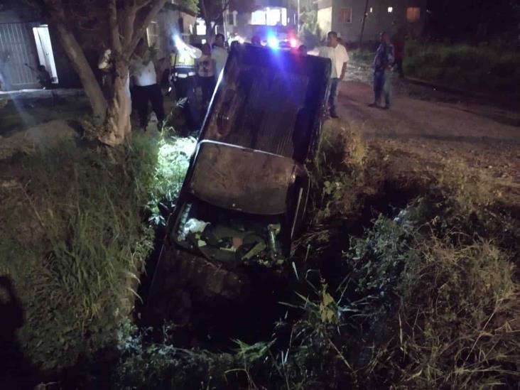 Camioneta Termina En Un Canal De Desag E En Colonia De Veracruz