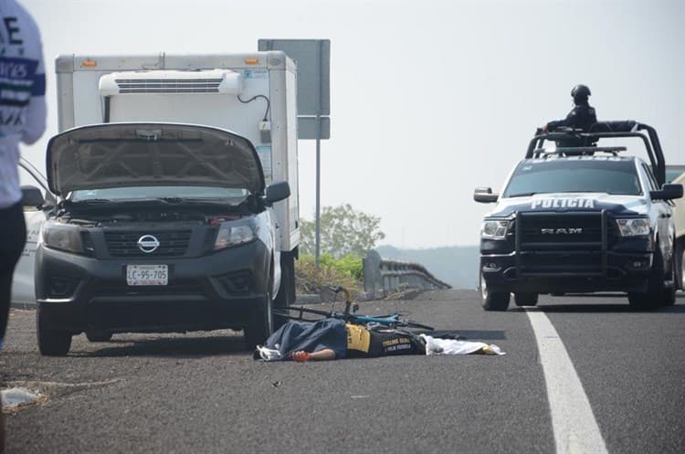 Ciclista muere arrollado por camión en la autopista Veracruz Cardel