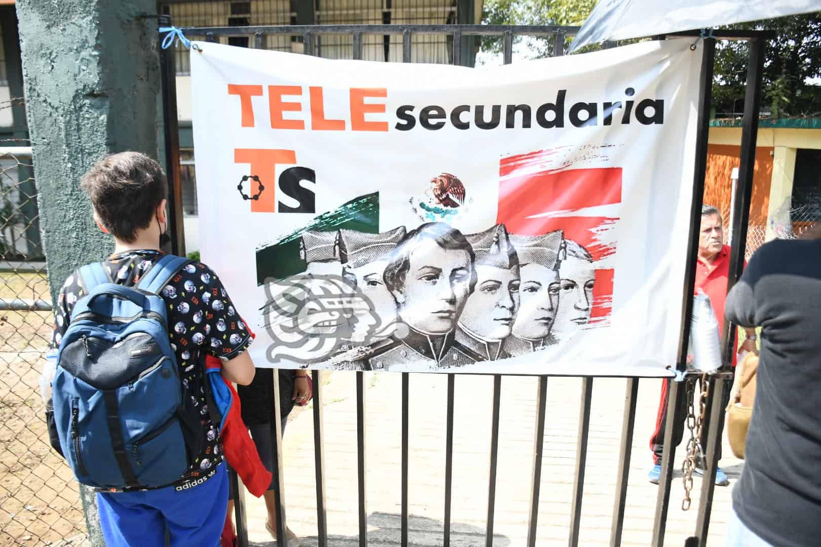 Docentes Bloquean Accesos A Secundaria Experimental En Xalapa