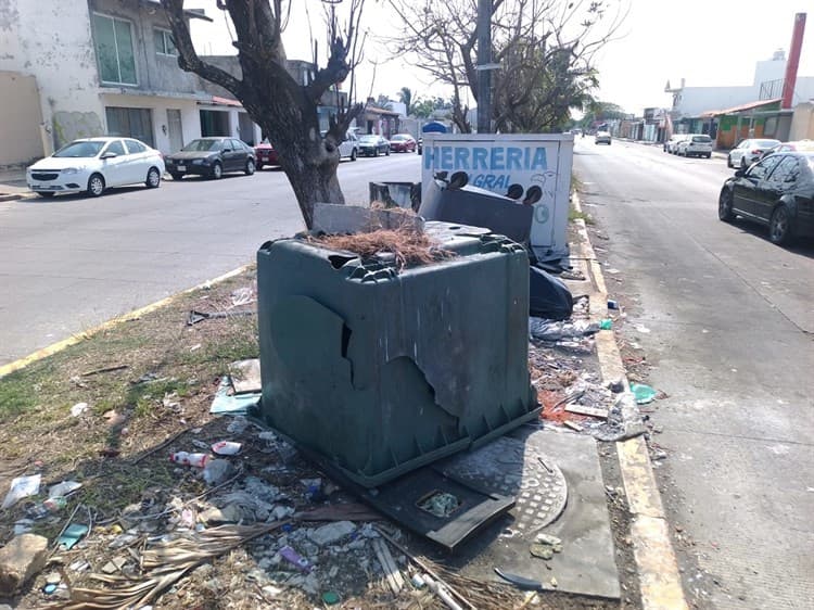 Reportan Esquina Atascada De Basura En Puente Moreno