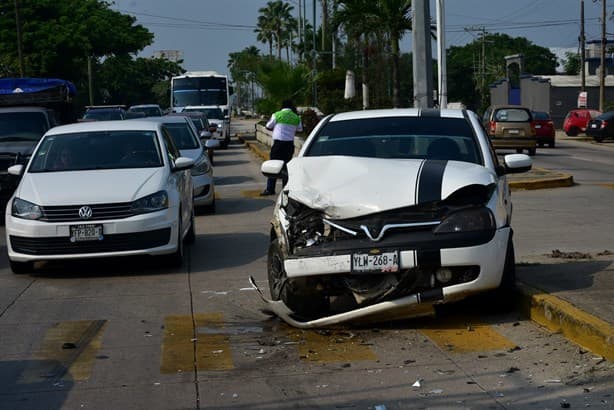 Aparatoso Choque En Calles De Coatzacoalcos