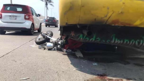 Motociclista Choca Contra Cami N En Bulevar De Veracruz