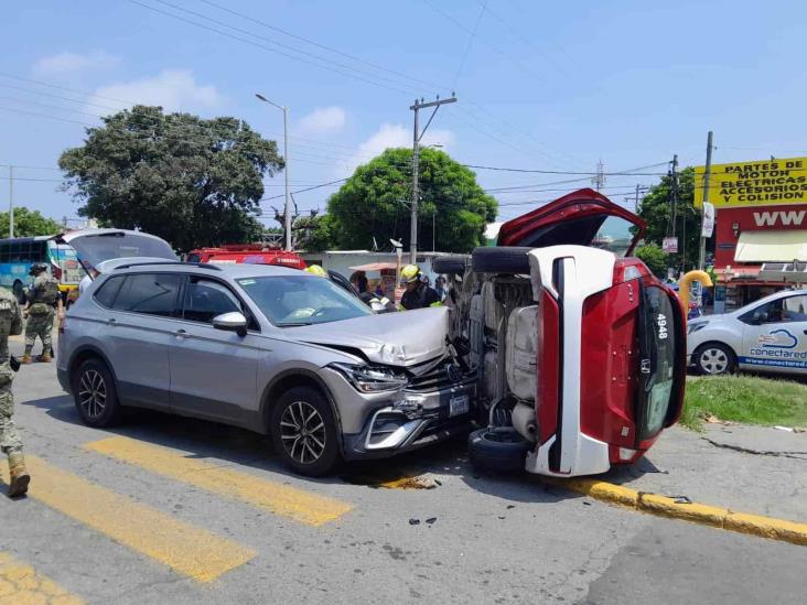 Aparatoso Choque Entre Taxi Y Camioneta En Fransico Canal