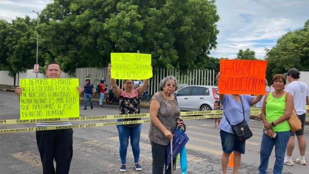 Vecinos De El Coyol Bloquearon La Vialidad En Protesta Por El Abandono