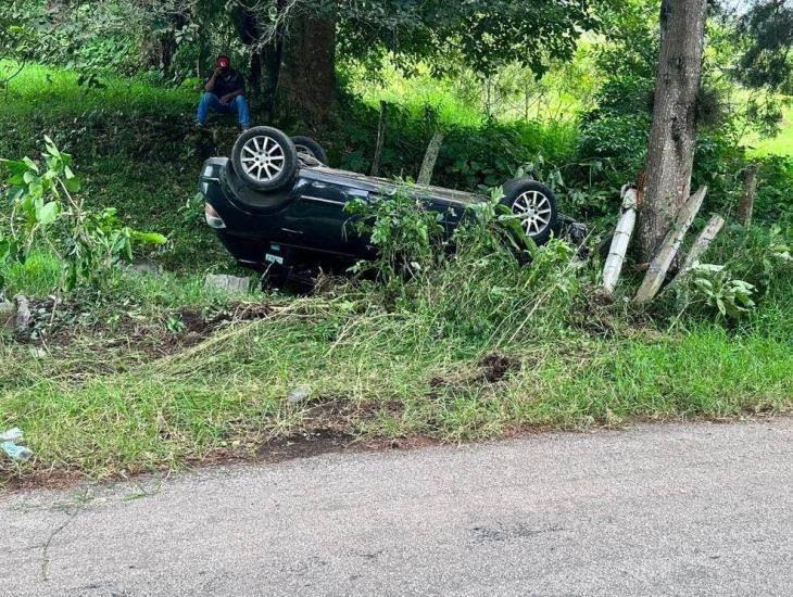 Aparatosa Volcadura En Carretera De Naolinco