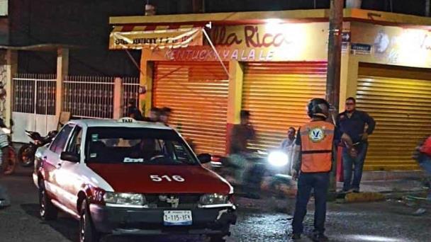 Chocan Taxi Y Auto En Cruce Peligroso De Tierra Blanca