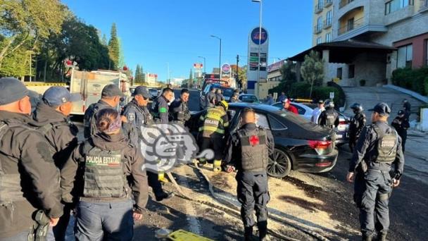 Elementos de SSP chocan en la avenida Lázaro Cárdenas de Xalapa