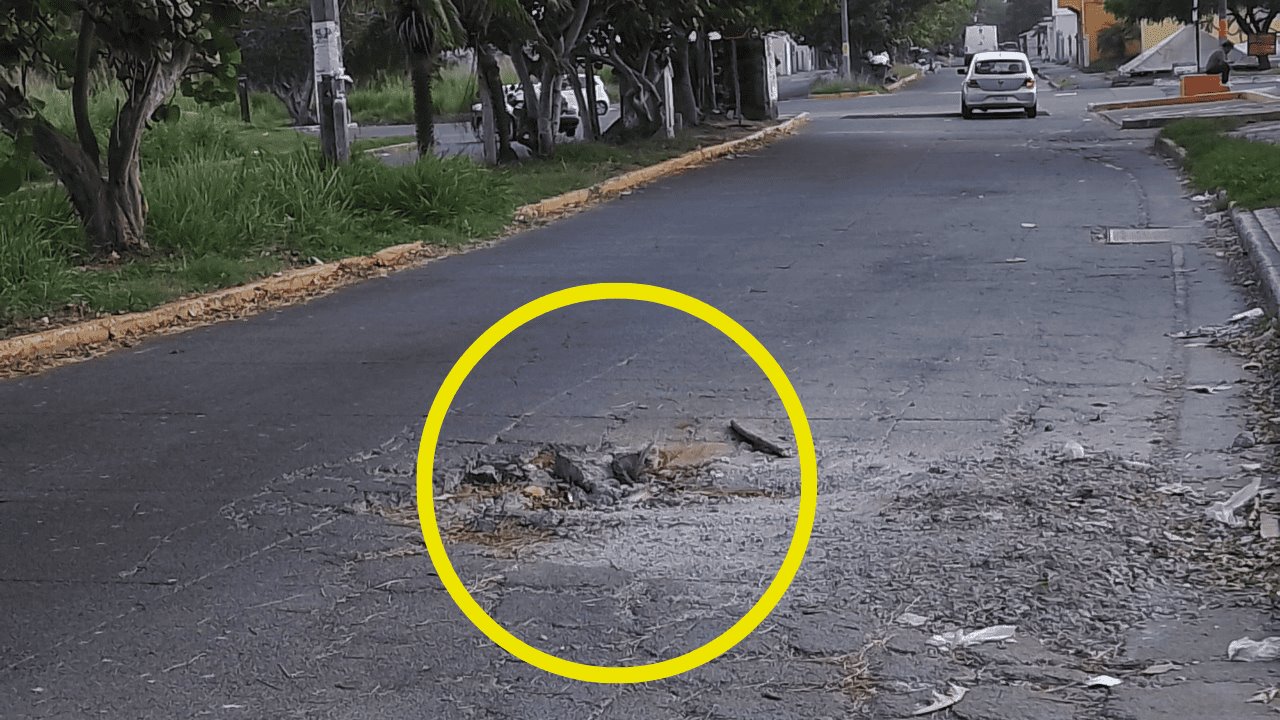 Socav N En Avenida De Puente Moreno Pone En Peligro A Conductores Y Vecinos