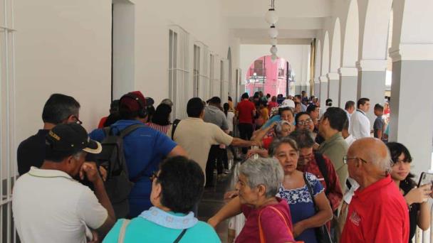 Largas Filas Para Pagar El Predial En El Puerto De Veracruz