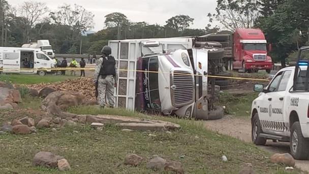 Vuelca Cami N Cargado Con Toneladas De Ca A De Az Car En Cuitl Huac