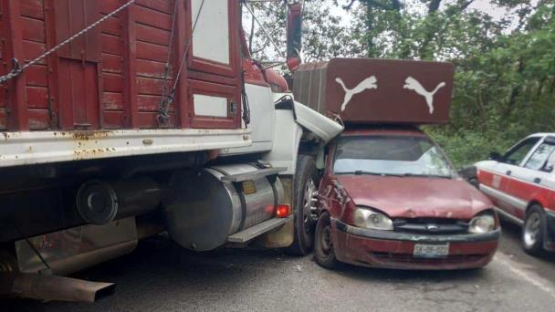 Fuerte Choque En La Carretera Atzalan Tlapacoyan Deja Un Lesionado