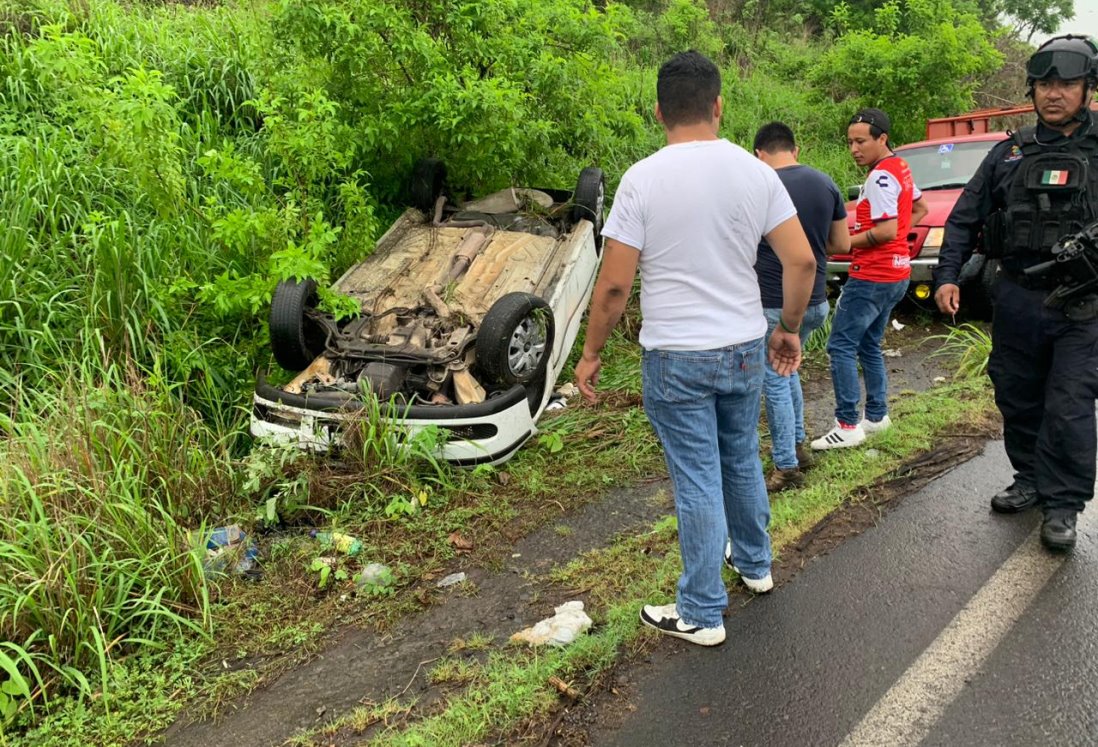 Auto Vuelca En La Carretera Xalapa Veracruz Tres Personas Ilesas